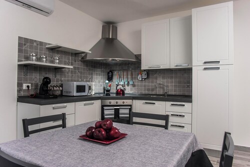 Holiday Apartment "Villa Farfalle" with Wi-Fi, A/C and Garden