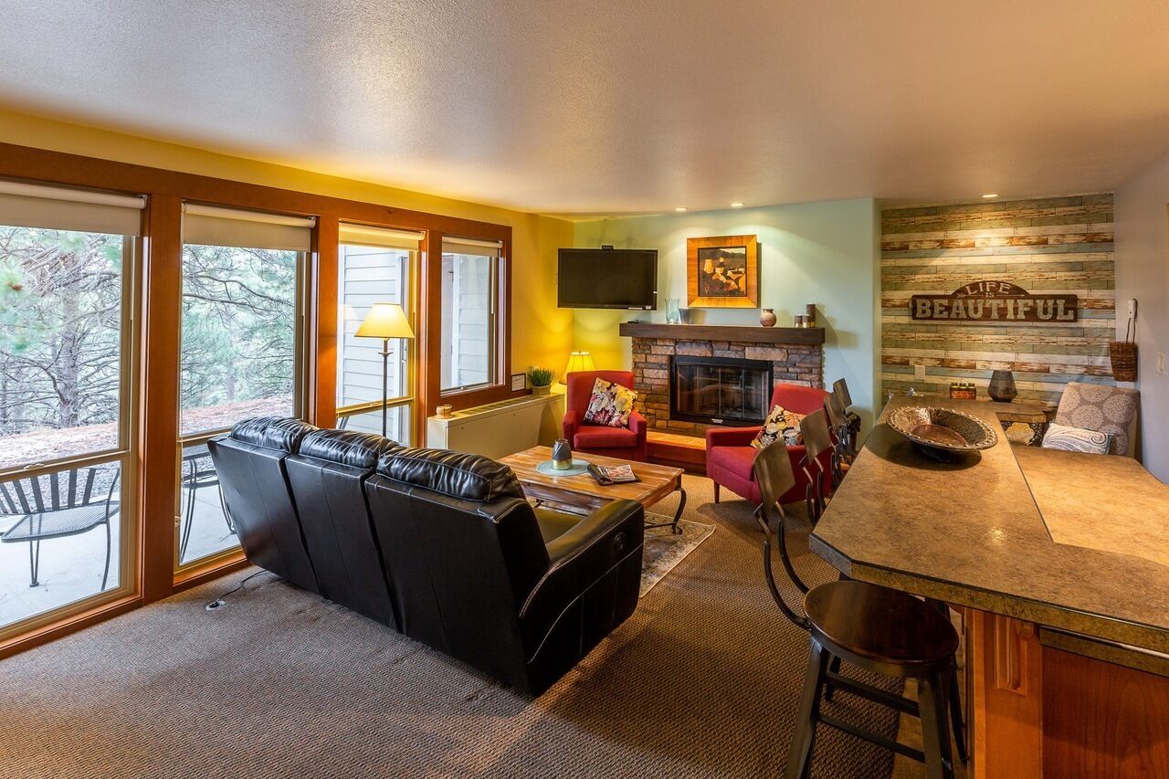 Beautiful 1BR Condo - Closest Lodging to Bachelor - 7 Minutes to Bend