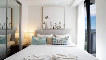 2 Bedroom Panoramic High Floor | Iron/ironing board, cribs/infant beds, free WiFi, bed sheets