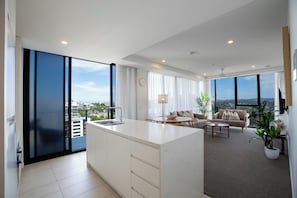 2 Bedroom Panoramic High Floor | Living area