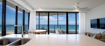 X Kirra Apartments