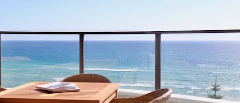 2 Bedroom Panoramic Low Floor | Balcony