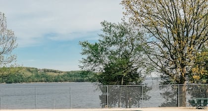 Beaver Lake Black Barn