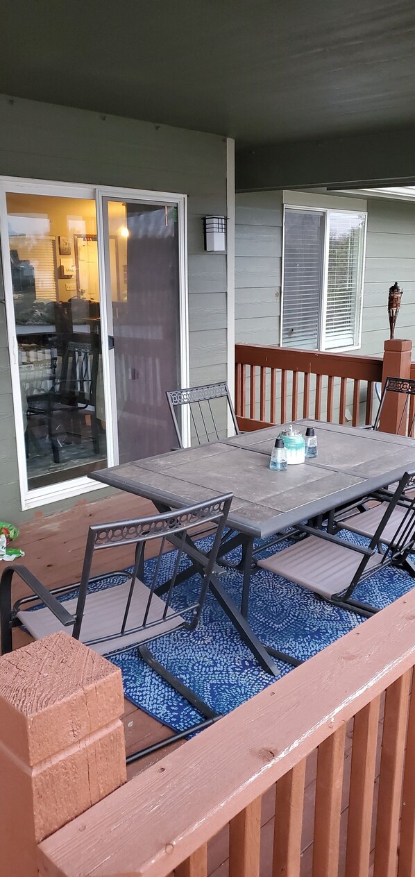 Outdoor dining - Farm Space (Peck)