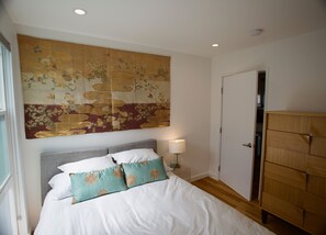 3 makuuhuonetta, työpöytä, silitysrauta/-lauta, ilmainen Wi-Fi