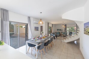 Villa, 4 Bedrooms, Private Pool, Ocean View | Dining room