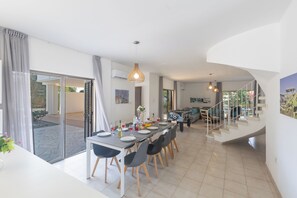 Villa, 4 Bedrooms, Private Pool, Ocean View | Dining room