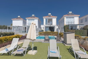 Vila, 3 quartos, piscina particular, vista para o jardim | Piscina | Piscina externa