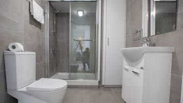 Apartemen, 2 kamar tidur, balkon, pemandangan samudra | Kamar mandi