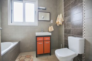 Bathroom - Protaras Pallini Apartment Ftb301 and 3 Bedroom Apartment at Fig Tree bay (Paralimni)