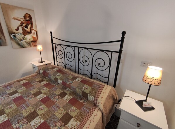 1 bedroom, travel cot, bed sheets - "Al 171 Family Suite Studio " (Rome)