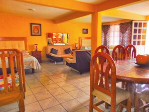 Apartment, 3 Bedrooms, Accessible, Smoking | Lounge