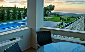 Balcony - "villa Horizon - Elegance & Privacy With Scenic Views - Extended Pool" (Rethymno)