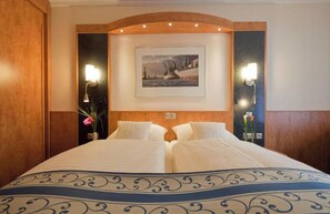 Room, 1 Bedroom, Balcony, City View | 1 bedroom, soundproofing, free WiFi - Room-studio for 2 People in Hamburg Mitt (Hamburg)