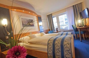 Room, 1 Bedroom, Balcony, City View | 1 bedroom, soundproofing, free WiFi - Room-studio for 2 People in Hamburg Mitt (Hamburg)