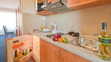 Room, 1 Bedroom, Balcony, City View | Interior