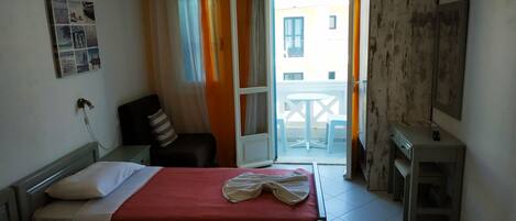 1 bedroom, bed sheets