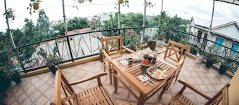 Hillside Homestay Hue - Em Room top Apartment