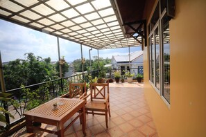 Property grounds - Hillside Homestay Hue - Em Room top Apartment (Hue)
