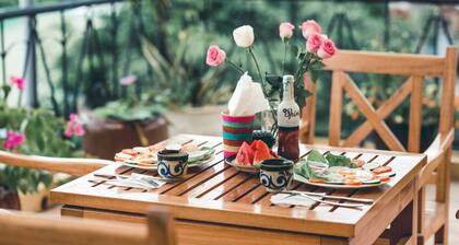 Hillside Homestay Hue - Em Room top Apartment