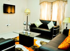 Room, 2 Bedrooms, Accessible, Smoking | Living area
