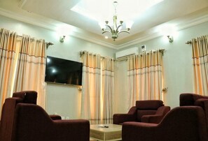 Room, 1 Bedroom, Accessible, Smoking | Room amenity