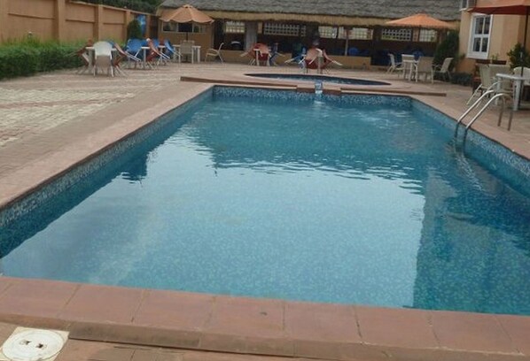 Zimmer, 1 Schlafzimmer, barrierefrei, Raucher | Pool | Innenpool