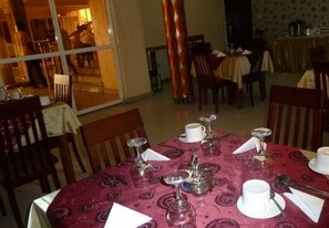 Quarto, 1 quarto, acessível, para fumantes | Opções para refeição