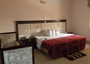 Room, 1 Bedroom, Accessible, Smoking | 1 bedroom