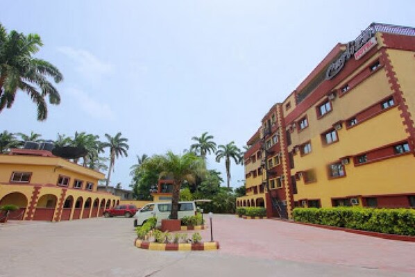 Property entrance - Room-carliza Hotel - Guest Room (Lagos)