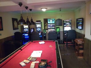 Game room - Room-carliza Hotel - Guest Room (Lagos)