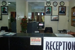 Room, 1 Bedroom, Accessible, Smoking | Lobby