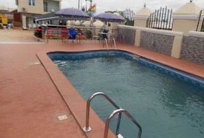 Huone, 1 makuuhuone, esteetön, tupakointi sallittu | Uima-allas | Sisäuima-allas