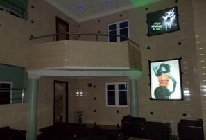 Huone, 1 makuuhuone, esteetön, tupakointi sallittu | Huoneen varustelu