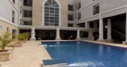 Room-full Moon Hotel - Premiere