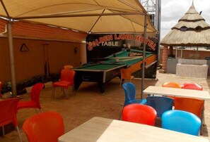 Habitación, 1 habitación, con acceso para personas discapacitadas, para fumadores | Restaurante al aire libre