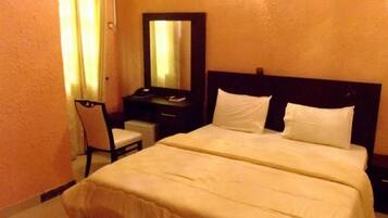 Room, 1 Bedroom, Accessible, Smoking | 1 bedroom