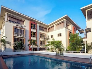 Room, 3 Bedrooms, Accessible, Smoking | Pool | Indoor pool