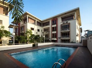 Room, 3 Bedrooms, Accessible, Smoking | Pool | Indoor pool