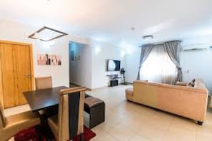 Room, 3 Bedrooms, Accessible, Smoking | Living room | TV