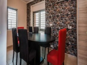 Room, 3 Bedrooms, Accessible, Smoking | Dining