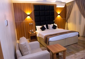 Room, 1 Bedroom, Accessible, Smoking | 2 bedrooms, desk