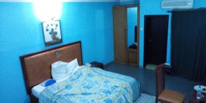 Room, 1 Bedroom, Accessible, Smoking | 1 bedroom