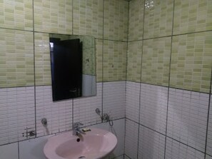 Zimmer, 1 Schlafzimmer, barrierefrei, Raucher | Badezimmer