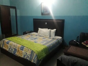 Room, 1 Bedroom, Accessible, Smoking | 1 bedroom