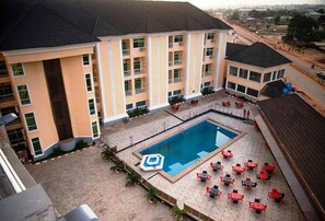 Indoor pool - Room-hampton Towers & Spa - Deluxe Twin (Asaba)