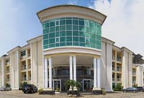 Room, 1 Bedroom, Accessible, Smoking | Exterior - Room-hampton Towers & Spa - Deluxe Twin (Asaba)