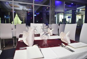 Room, 1 Bedroom, Accessible, Smoking | Dining - Room-hampton Towers & Spa - Deluxe Twin (Asaba)