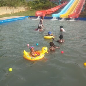 客房, 1 间卧室, 无障碍, 吸烟房 | 泳池 | 室内游泳池