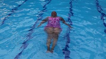 Huone, 1 makuuhuone, esteetön, tupakointi sallittu | Uima-allas | Sisäuima-allas